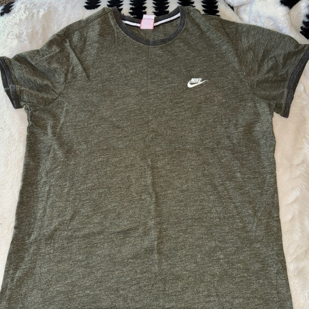 Nike Sportswear Heritage Tee Olive Green Embroidered Logo Men’s XXL